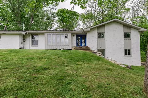 537 Indian Lake Rd, Hendersonville, TN 37075