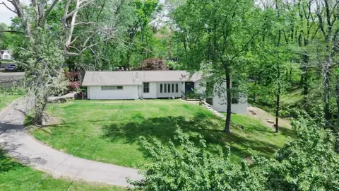 537 Indian Lake Rd, Hendersonville, TN 37075
