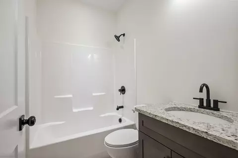 Bath - 146 Simons Blvd, Morrison, TN 37357 photo 3 of 3