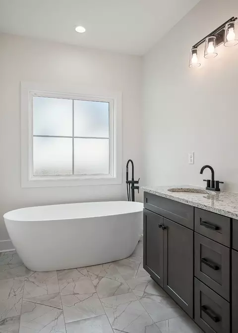 Bath - 146 Simons Blvd, Morrison, TN 37357 photo 2 of 3
