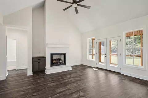 Living - 146 Simons Blvd, Morrison, TN 37357 photo 2 of 3