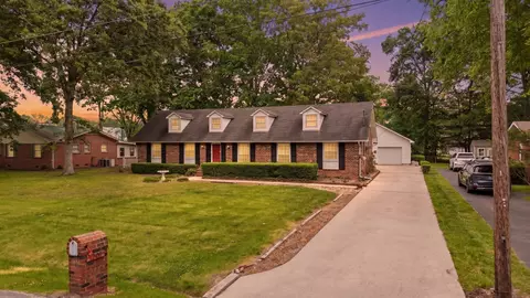 1205 Woodcrest Dr, Manchester, TN 37355