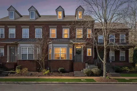 7053 Sunnywood Dr, Nashville, TN 37211