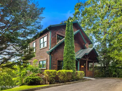 737 Mountain Stream Way, Gatlinburg, TN 37738