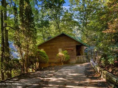 2732 Overholt Trl, Sevierville, TN 37862