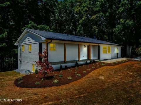380 Goose Creek Rd, Dandridge, TN 37725