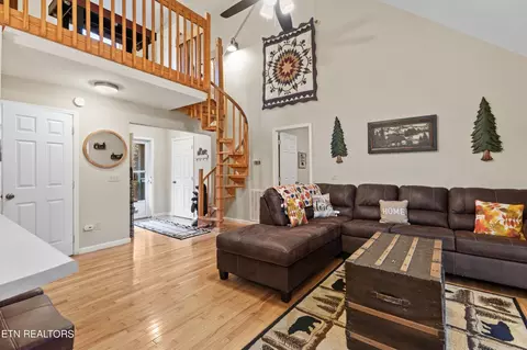 5014 Latta Way, Gatlinburg, TN 37738