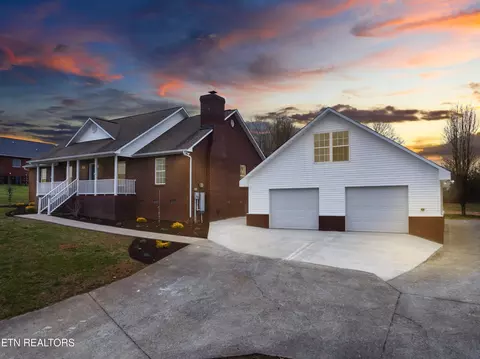 687 Privet Dr, Dandridge, TN 37725
