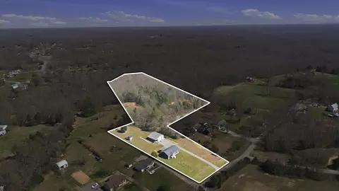 1041 Twin Creek Rd, Charlotte, TN 37036