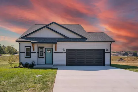 1002 Cherry Acres Dr, Clarksville, TN 37042