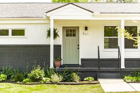 921 Lemont Ct, Nashville, TN 37216