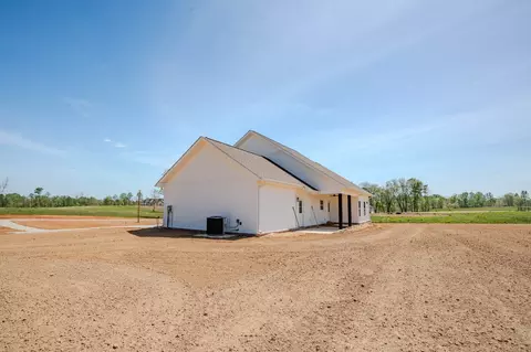 Exterior - 161 Bear Ln, Loretto, TN 38469 photo 8 of 14