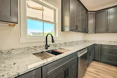 Kitchen - 161 Bear Ln, Loretto, TN 38469 photo 3 of 5