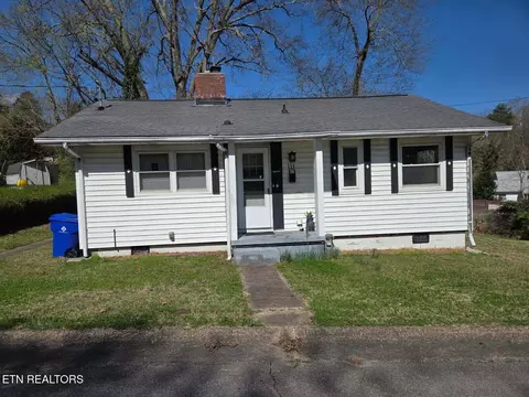 111 Kingsley Rd, Oak Ridge, TN 37830