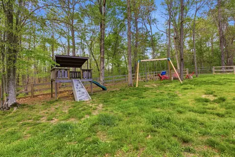 Exterior - 596 Eno Rd, Dickson, TN 37055 photo 10 of 21