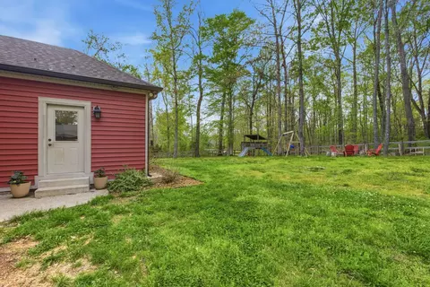 Exterior - 596 Eno Rd, Dickson, TN 37055 photo 7 of 21