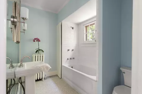 Bath - 425 E Main St, Murfreesboro, TN 37130 photo 8 of 9