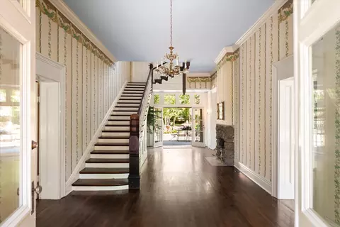 Entry Way - 425 E Main St, Murfreesboro, TN 37130 photo 2 of 11