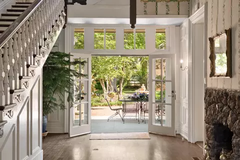 Entry Way - 425 E Main St, Murfreesboro, TN 37130 photo 8 of 11