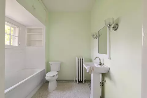 Bath - 425 E Main St, Murfreesboro, TN 37130 photo 7 of 9