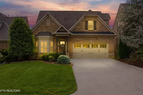 1201 Bishops View Ln, Knoxville, TN 37932