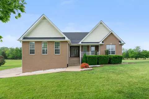 1014 Somerville Dr, Cottontown, TN 37048