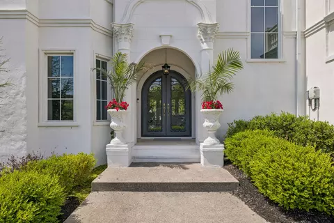 1077 Stockett Dr, Nashville, TN 37221