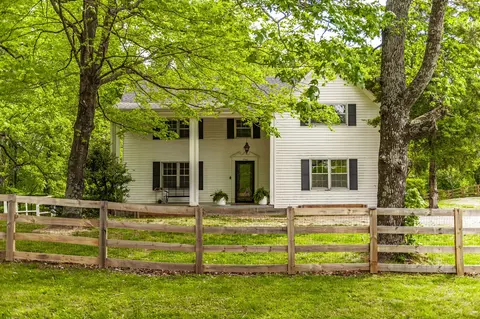 3240 Knob Creek Rd, Columbia, TN 38401