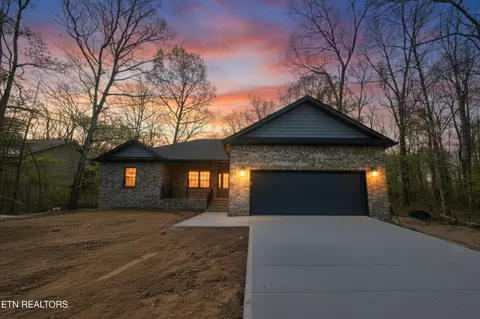 614 Apoka Ln, Crossville, TN 38572