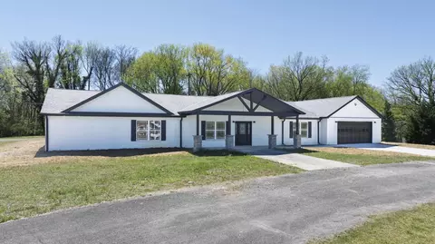 388 Edgewater St, Dayton, TN 37321