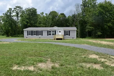 2166 Shrum Cemetery Rd, Westmoreland, TN 37186