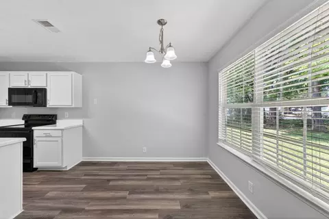 Dining - 2914 Roscommon Dr, Murfreesboro, TN 37128 photo 2 of 2
