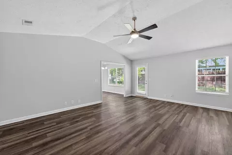 Living - 2914 Roscommon Dr, Murfreesboro, TN 37128 photo 1 of 2