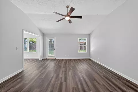 Living - 2914 Roscommon Dr, Murfreesboro, TN 37128 photo 2 of 2