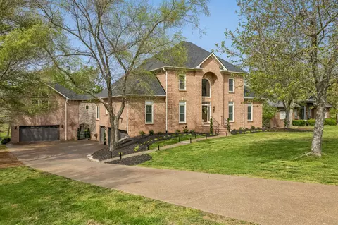 1018 Heritage Woods Dr, Hendersonville, TN 37075