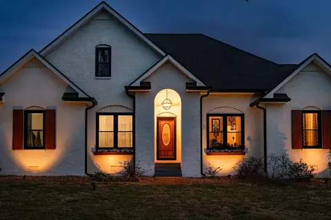 95 Old 25 Loop, Castalian Springs, TN 37031