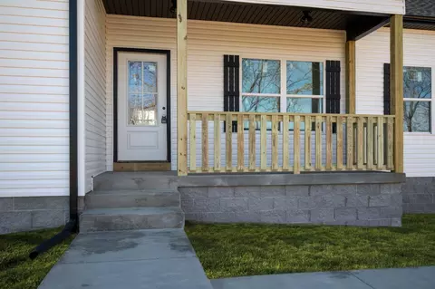 Exterior - 1416 E Piney Rd, Dickson, TN 37055 photo 4 of 6
