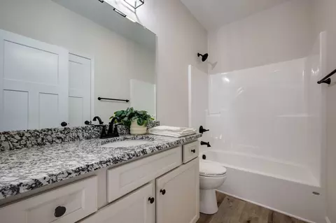 Bath - 1416 E Piney Rd, Dickson, TN 37055 photo 3 of 3
