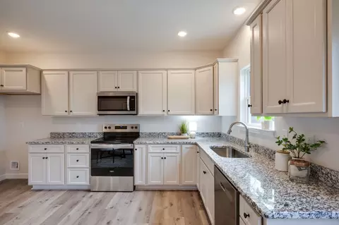 Kitchen - 1416 E Piney Rd, Dickson, TN 37055 photo 6 of 6