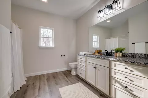 Bath - 1416 E Piney Rd, Dickson, TN 37055 photo 1 of 3