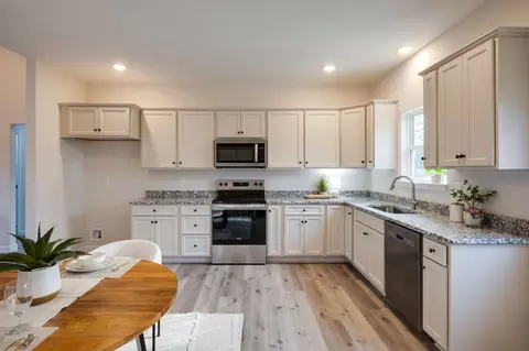 Kitchen - 1416 E Piney Rd, Dickson, TN 37055 photo 5 of 6