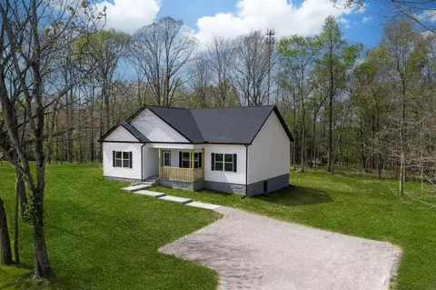 Exterior - 1416 E Piney Rd, Dickson, TN 37055 photo 1 of 6