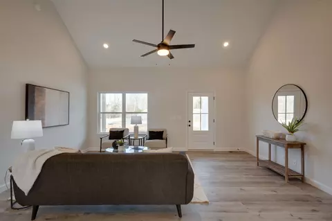 Living - 1416 E Piney Rd, Dickson, TN 37055 photo 2 of 2