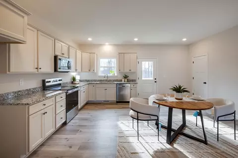 Kitchen - 1416 E Piney Rd, Dickson, TN 37055 photo 3 of 6