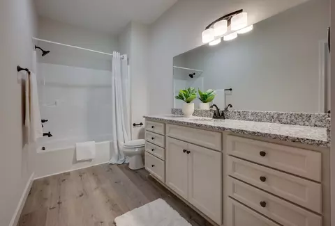 Bath - 1424 E Piney Rd, Dickson, TN 37055 photo 1 of 2
