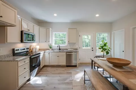 Kitchen - 1424 E Piney Rd, Dickson, TN 37055 photo 1 of 2