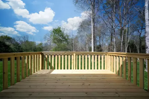 Exterior - 1424 E Piney Rd, Dickson, TN 37055 photo 5 of 7