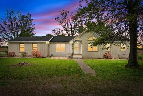 3801 Allegre Rd, Elkton, KY 42220