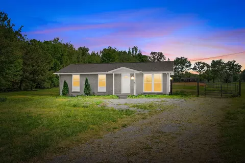 1912 Woodlawn Rd, Clarksville, TN 37042