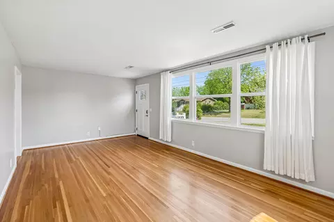 Living - 166 Jacksonian Dr, Hermitage, TN 37076 photo 2 of 6